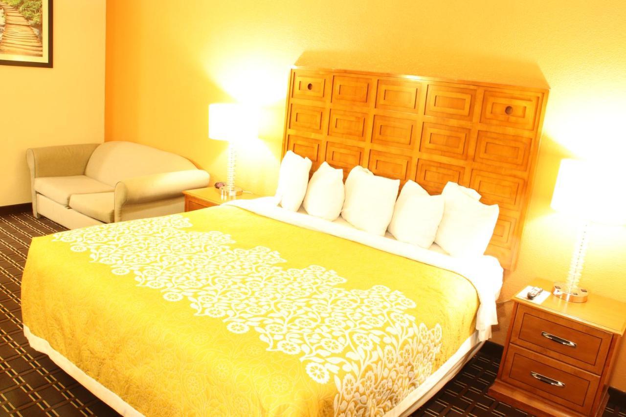 Days Inn By Wyndham Black River Falls - Access To Atv Trail Екстериор снимка