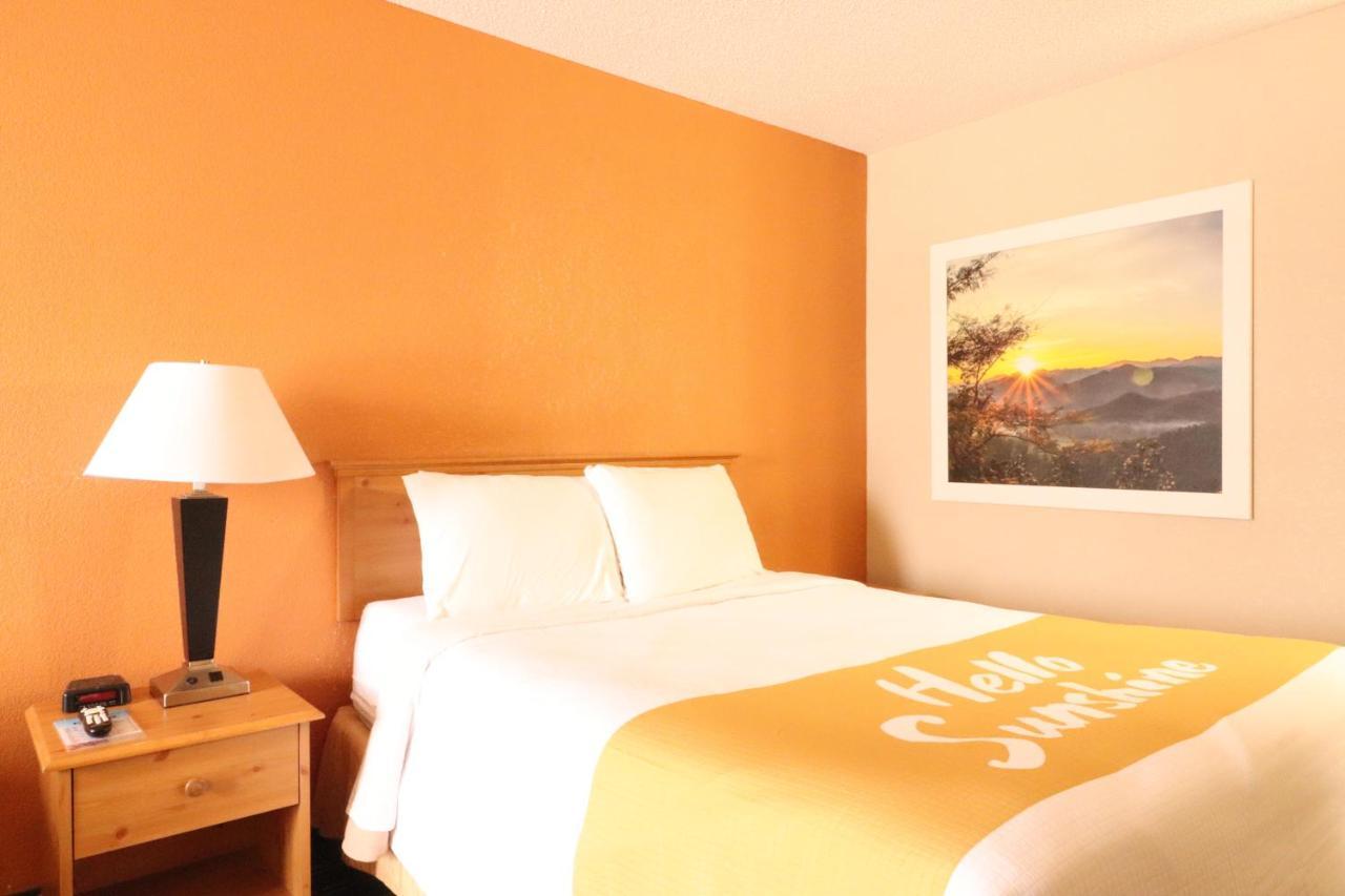 Days Inn By Wyndham Black River Falls - Access To Atv Trail Екстериор снимка