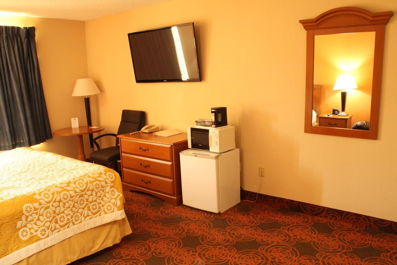 Days Inn By Wyndham Black River Falls - Access To Atv Trail Екстериор снимка