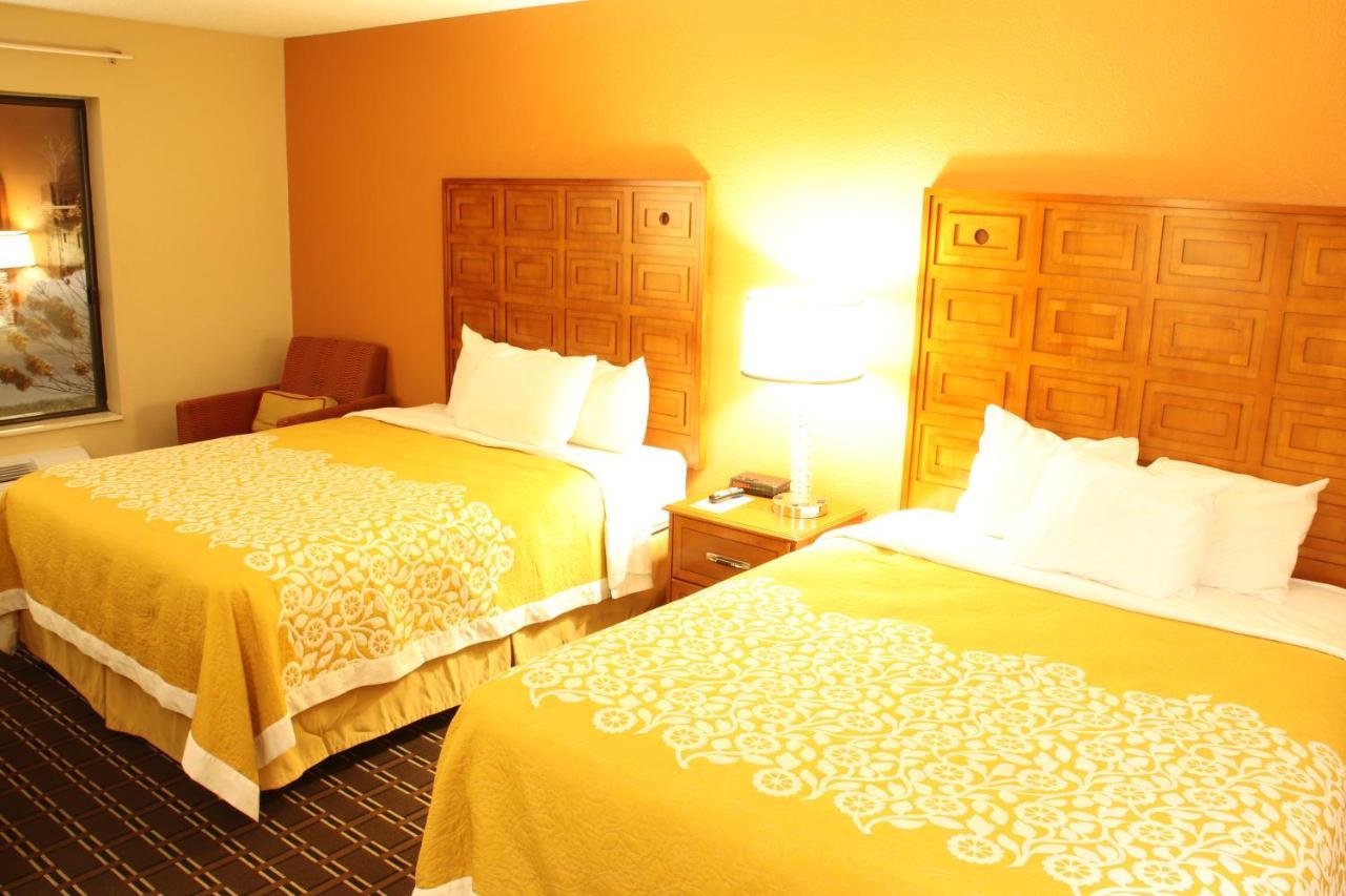 Days Inn By Wyndham Black River Falls - Access To Atv Trail Екстериор снимка