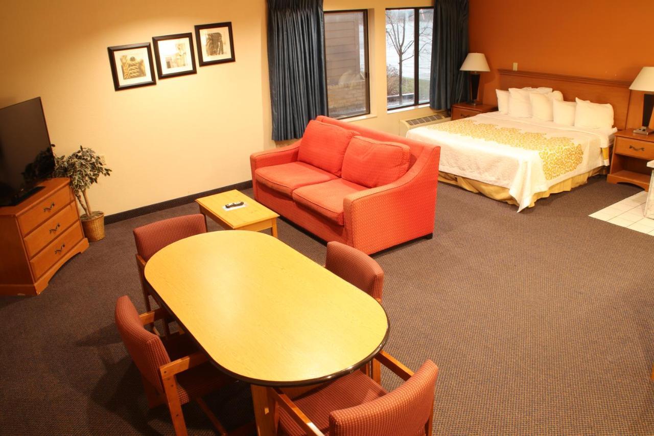 Days Inn By Wyndham Black River Falls - Access To Atv Trail Екстериор снимка