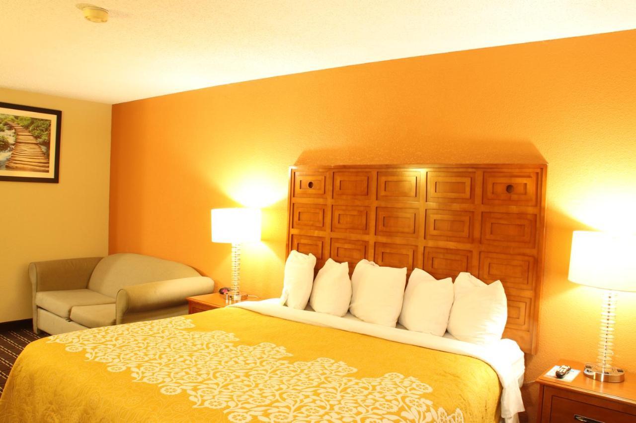 Days Inn By Wyndham Black River Falls - Access To Atv Trail Екстериор снимка