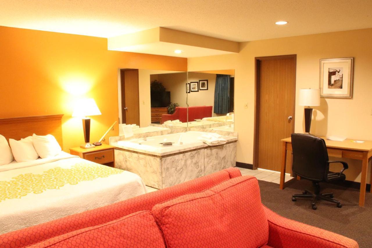 Days Inn By Wyndham Black River Falls - Access To Atv Trail Екстериор снимка