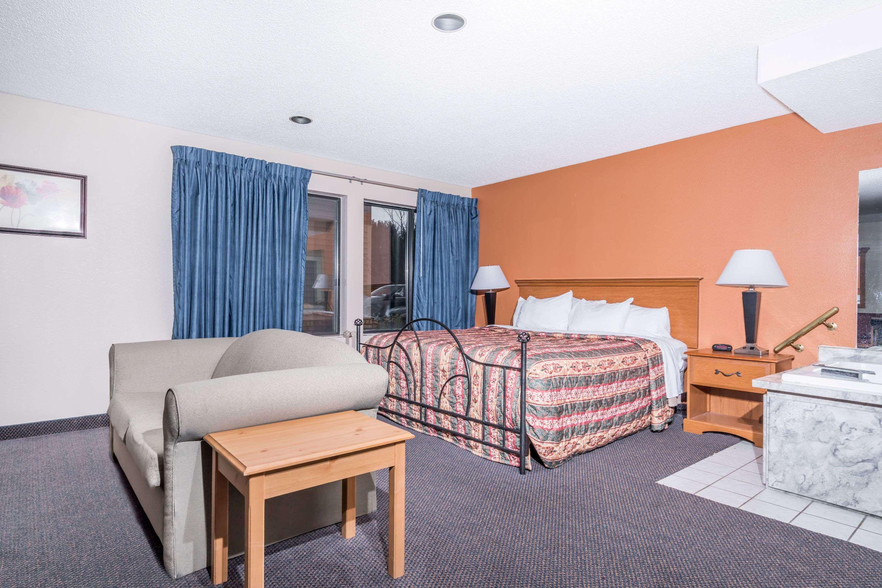 Days Inn By Wyndham Black River Falls - Access To Atv Trail Екстериор снимка