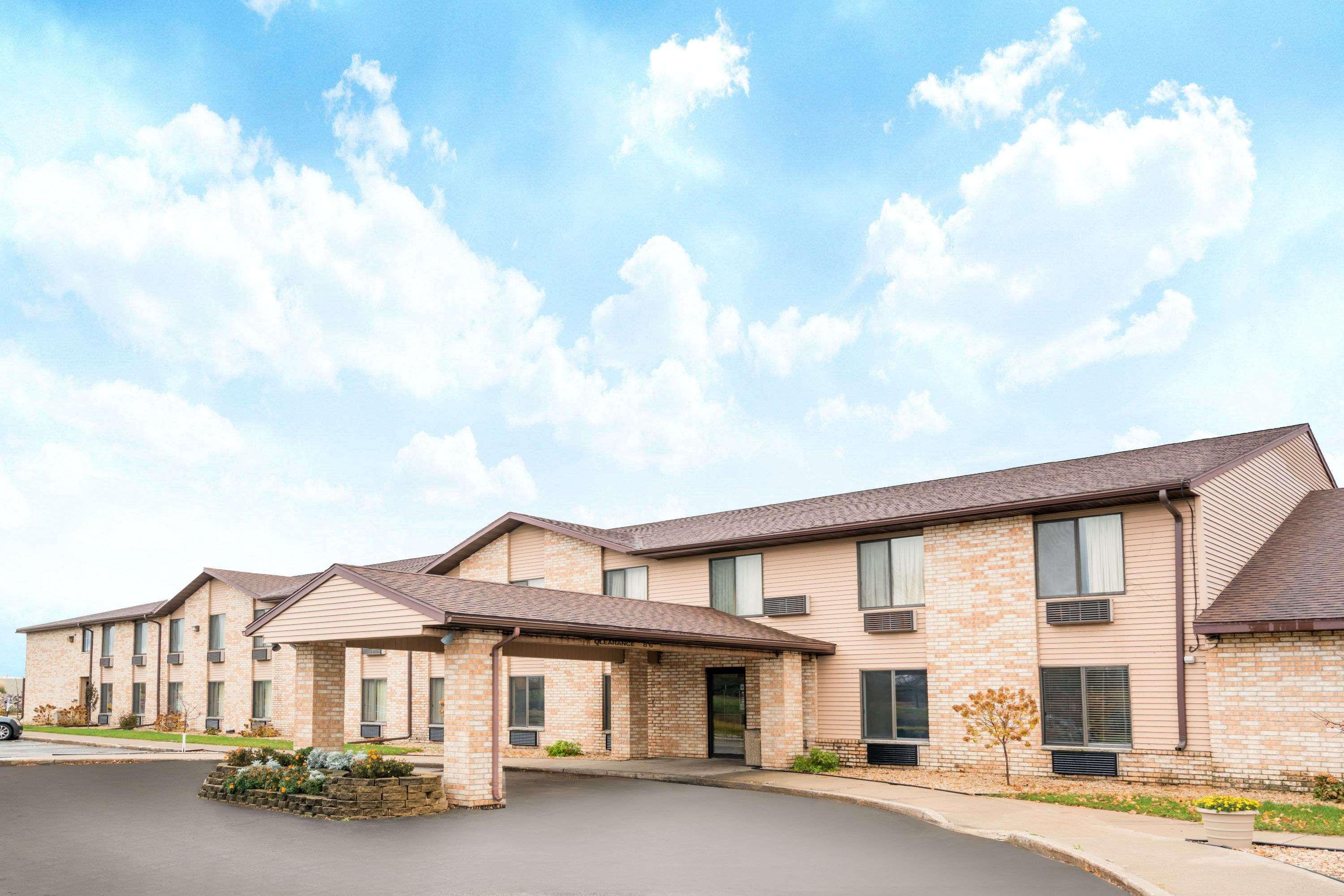 Days Inn By Wyndham Black River Falls - Access To Atv Trail Екстериор снимка