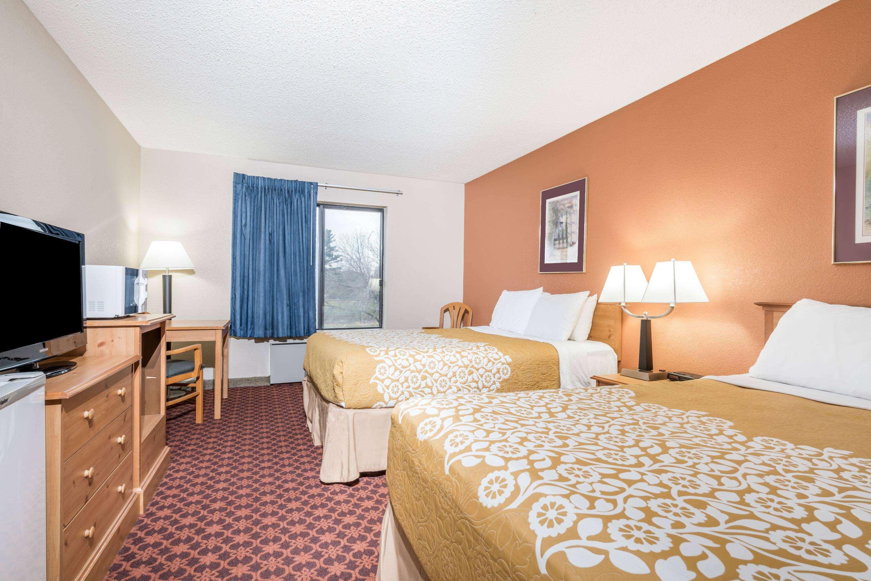 Days Inn By Wyndham Black River Falls - Access To Atv Trail Екстериор снимка