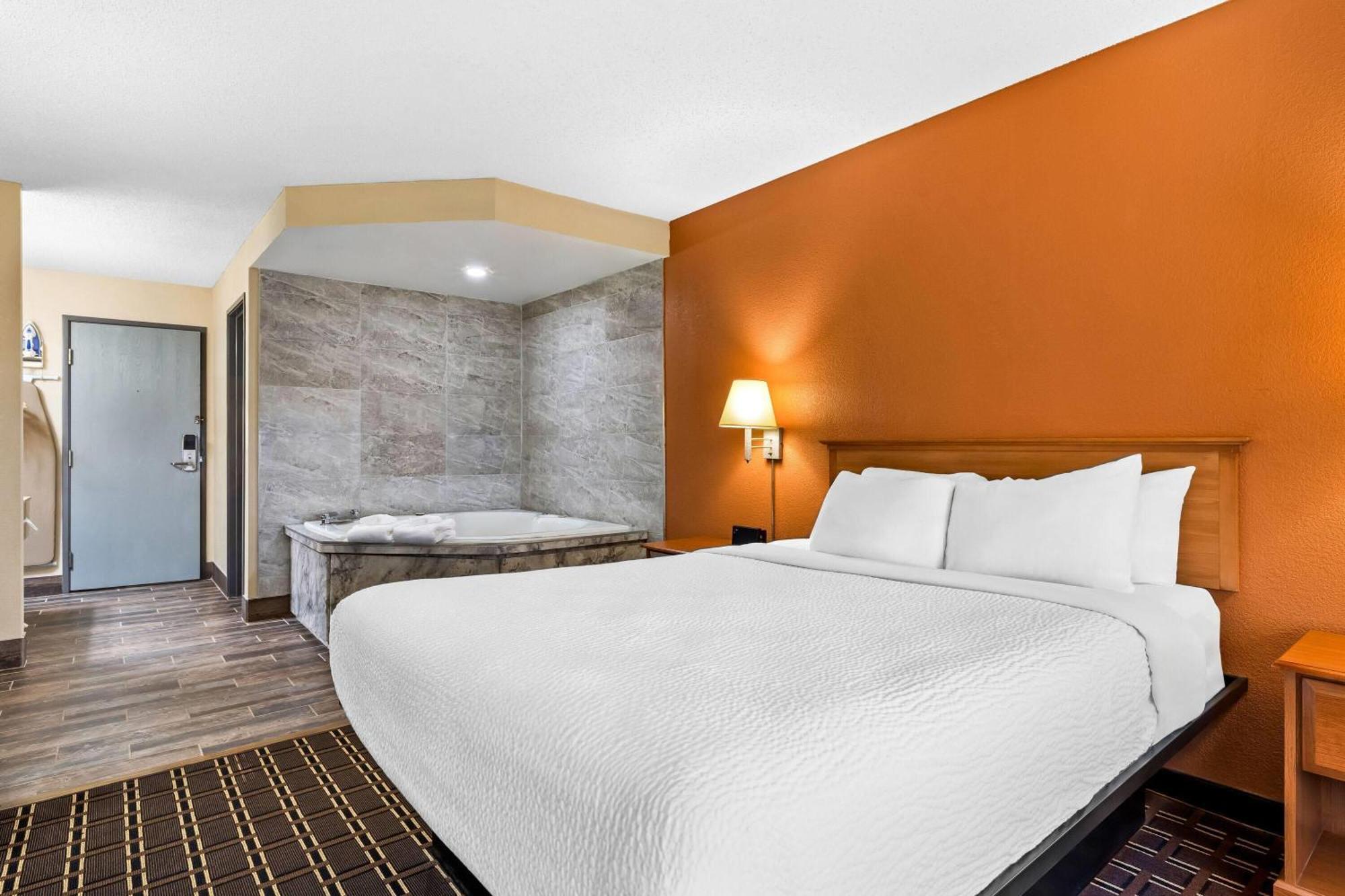 Days Inn By Wyndham Black River Falls - Access To Atv Trail Екстериор снимка