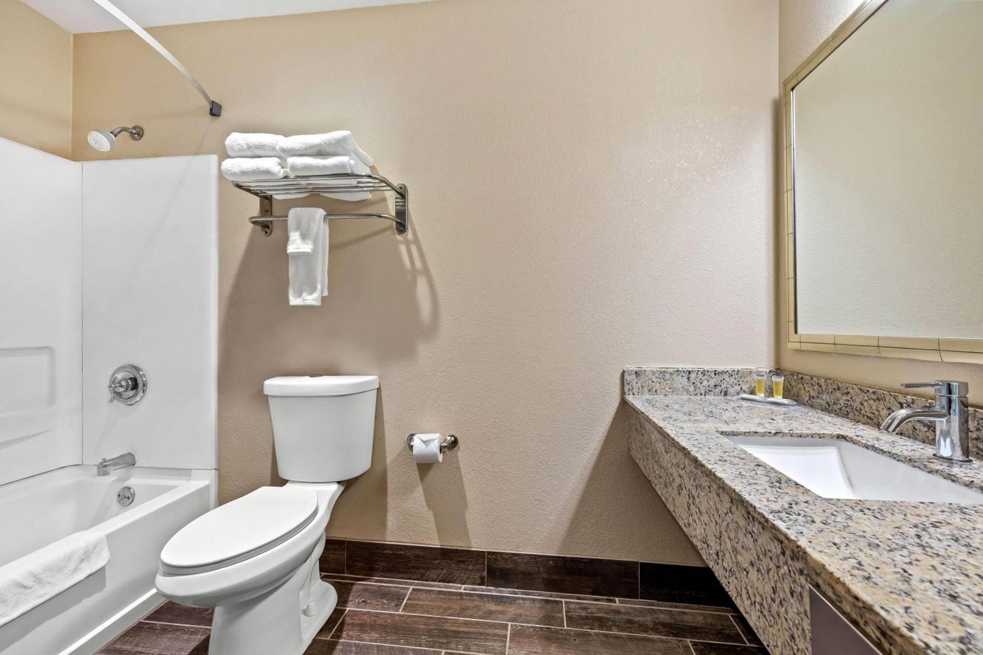 Days Inn By Wyndham Black River Falls - Access To Atv Trail Екстериор снимка