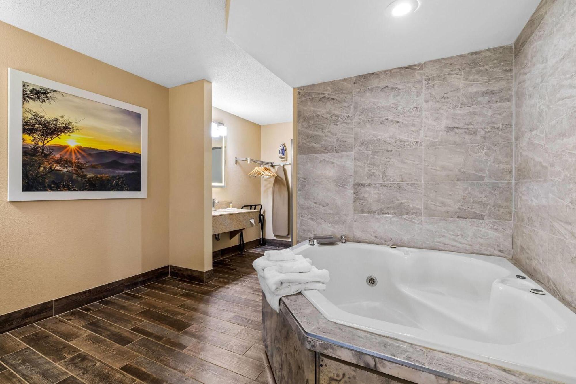 Days Inn By Wyndham Black River Falls - Access To Atv Trail Екстериор снимка