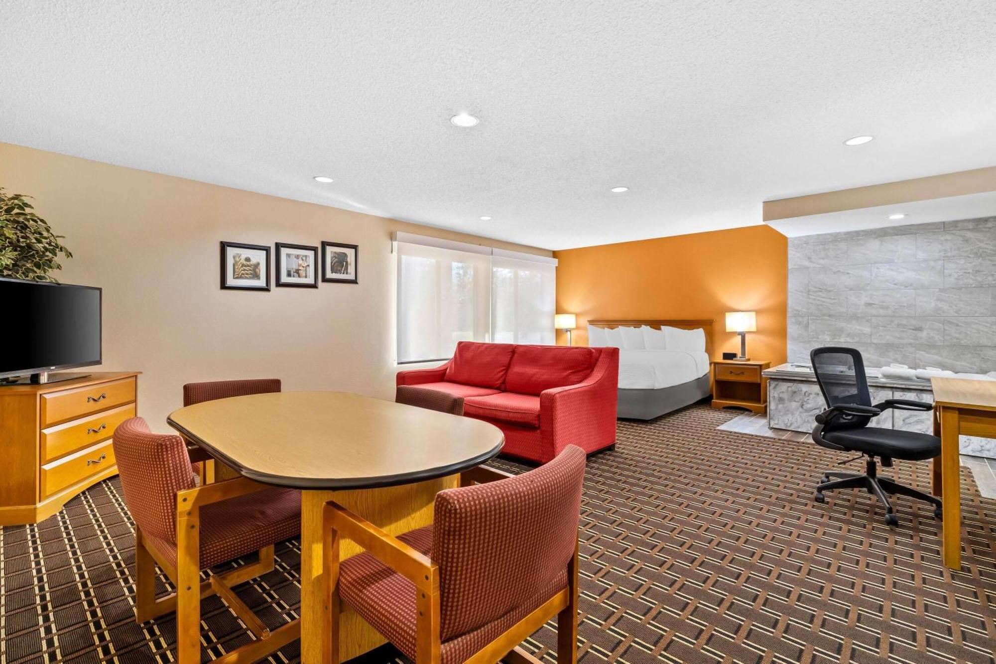 Days Inn By Wyndham Black River Falls - Access To Atv Trail Екстериор снимка