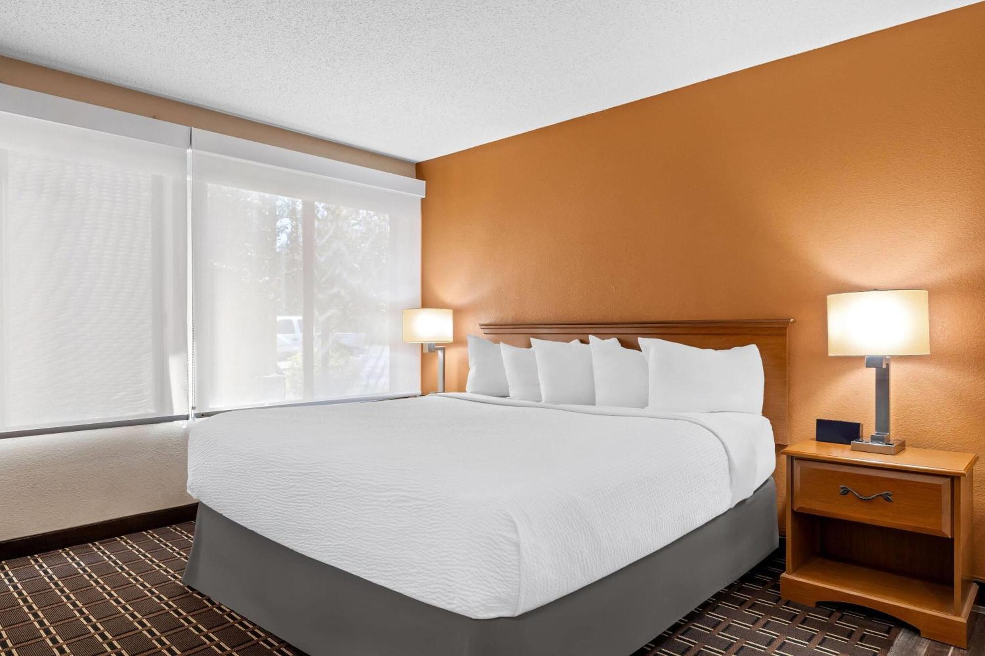 Days Inn By Wyndham Black River Falls - Access To Atv Trail Екстериор снимка