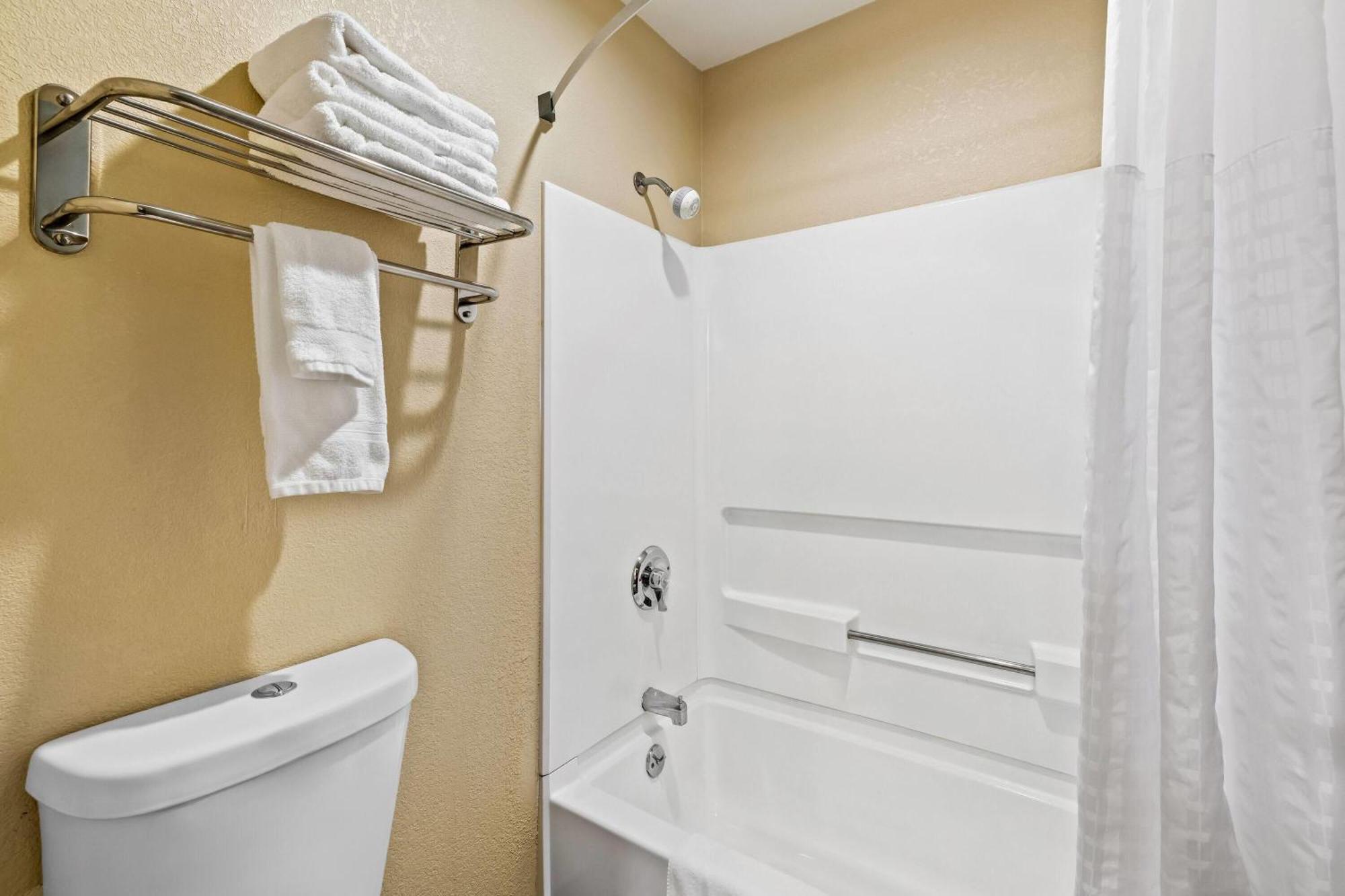 Days Inn By Wyndham Black River Falls - Access To Atv Trail Екстериор снимка