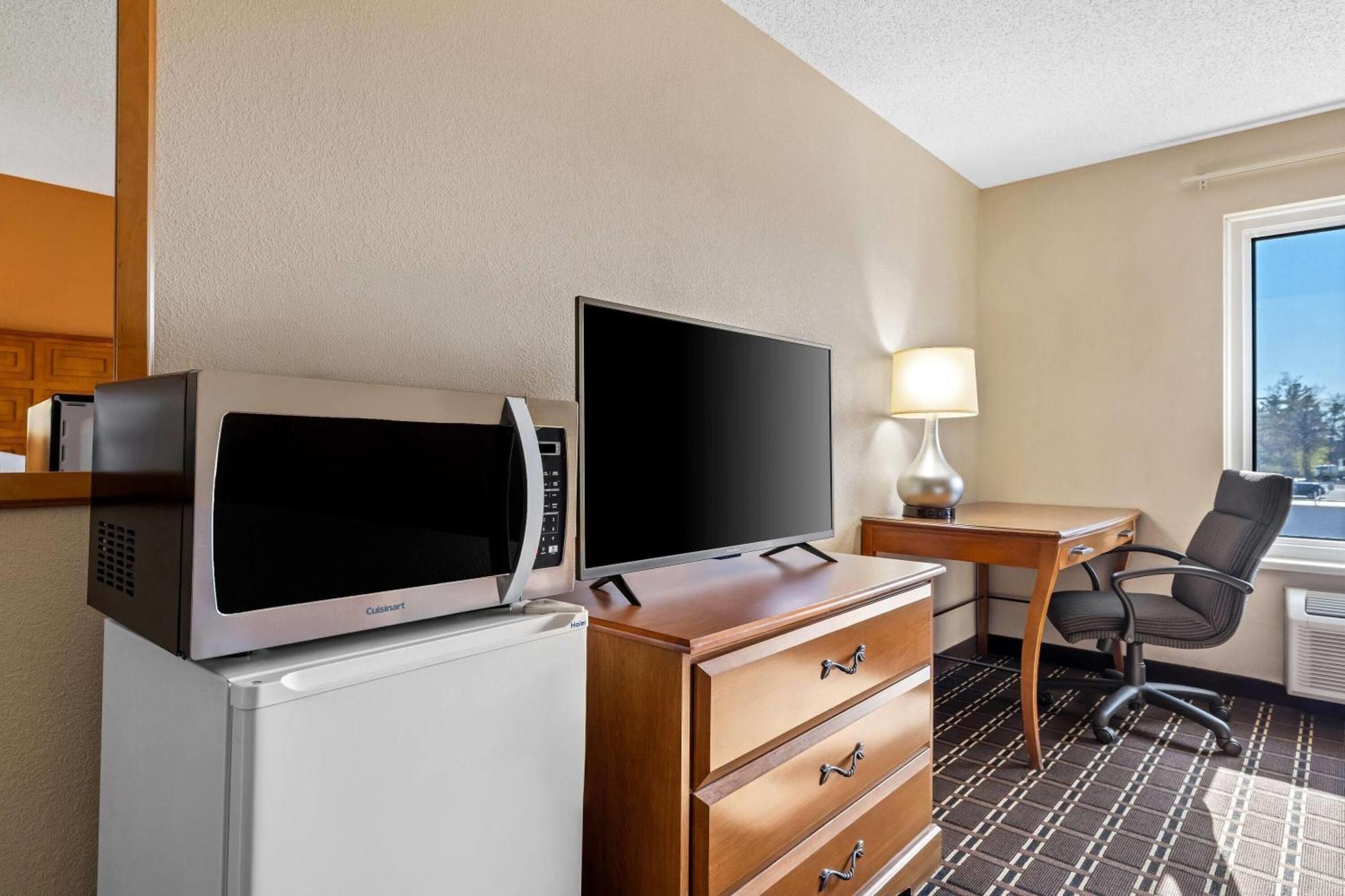 Days Inn By Wyndham Black River Falls - Access To Atv Trail Екстериор снимка