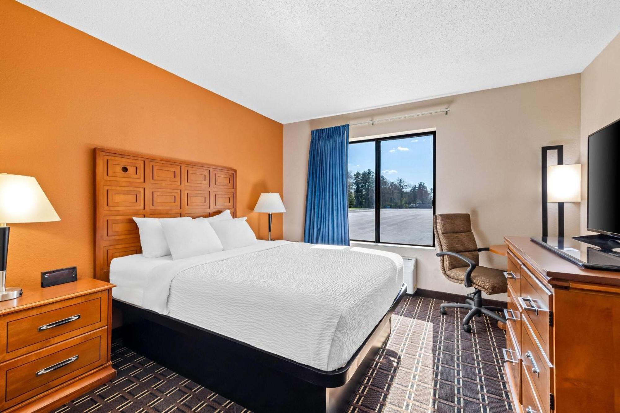 Days Inn By Wyndham Black River Falls - Access To Atv Trail Екстериор снимка