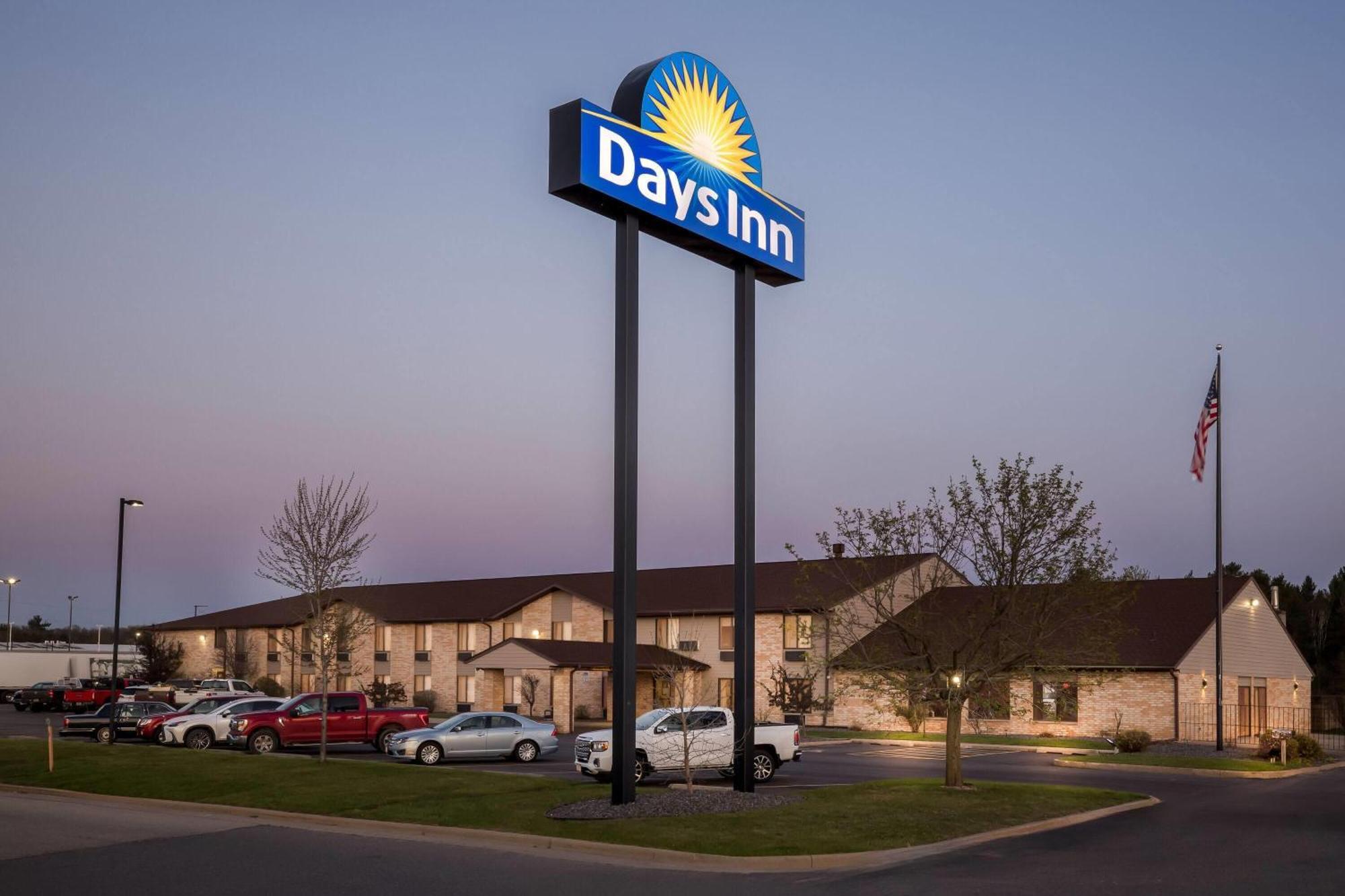 Days Inn By Wyndham Black River Falls - Access To Atv Trail Екстериор снимка