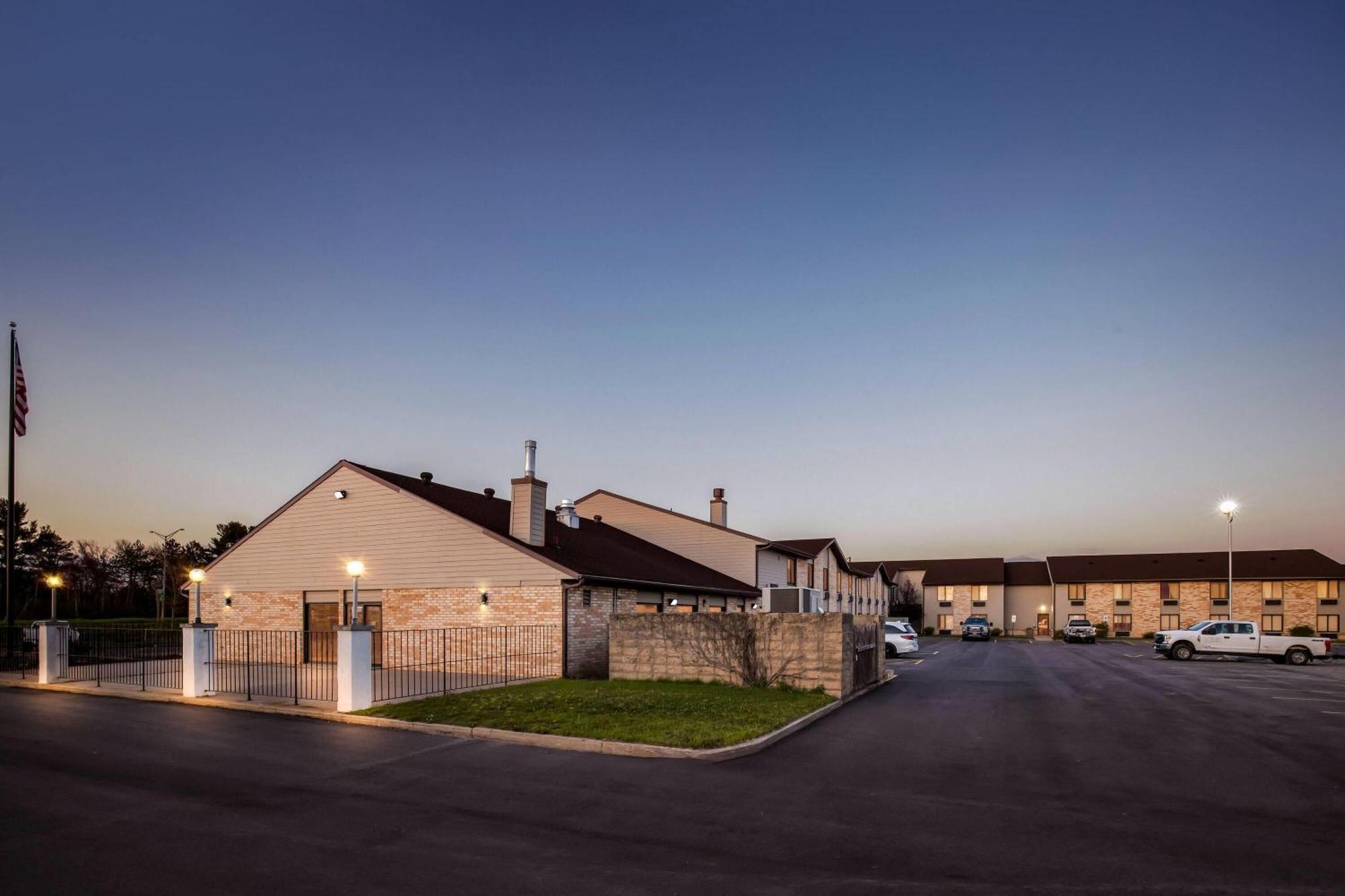 Days Inn By Wyndham Black River Falls - Access To Atv Trail Екстериор снимка