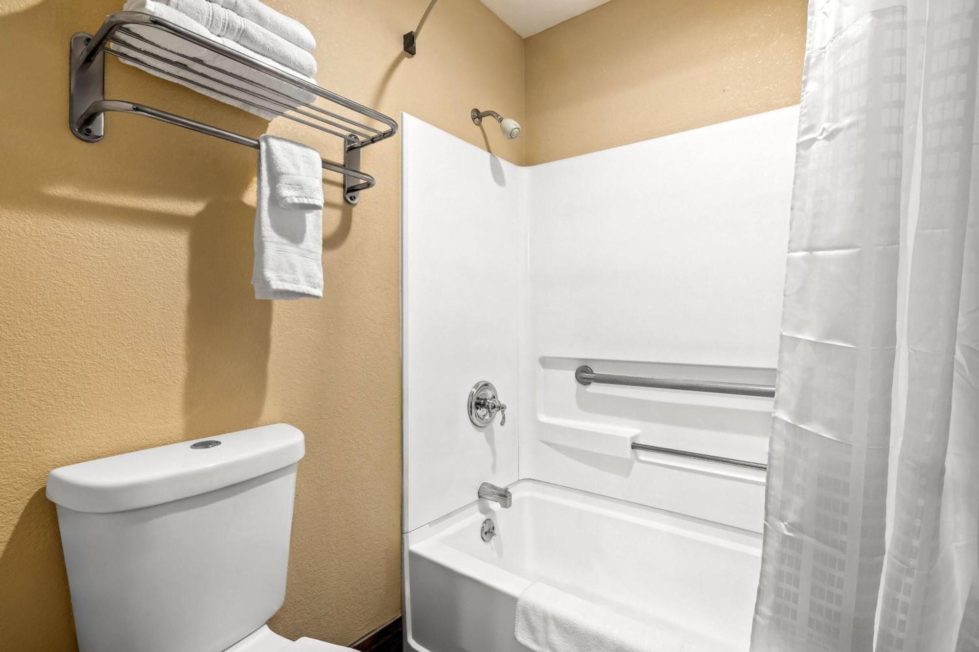 Days Inn By Wyndham Black River Falls - Access To Atv Trail Екстериор снимка