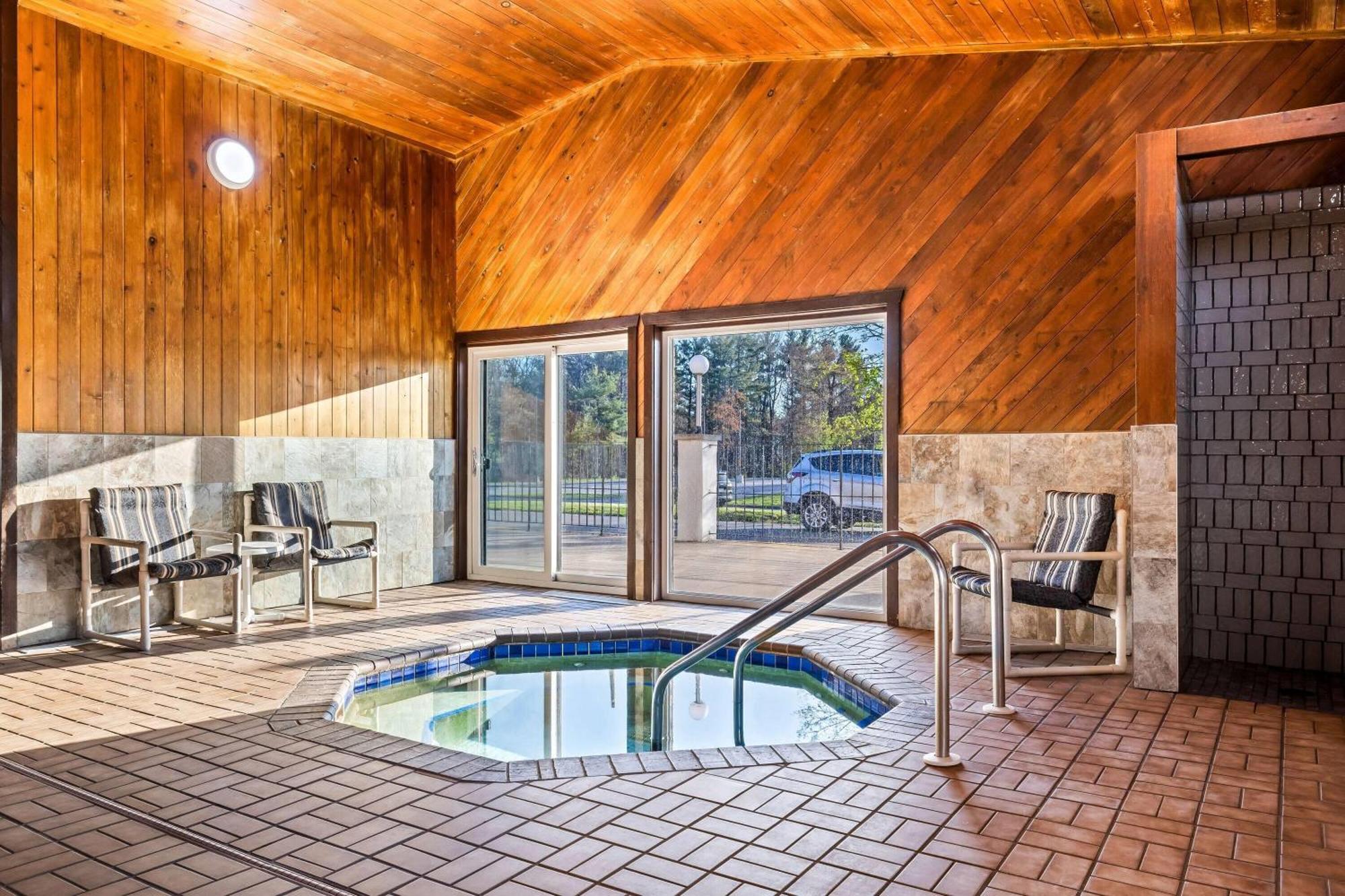 Days Inn By Wyndham Black River Falls - Access To Atv Trail Екстериор снимка