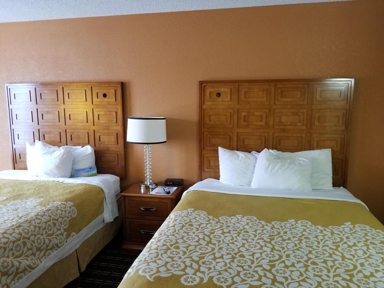 Days Inn By Wyndham Black River Falls - Access To Atv Trail Екстериор снимка